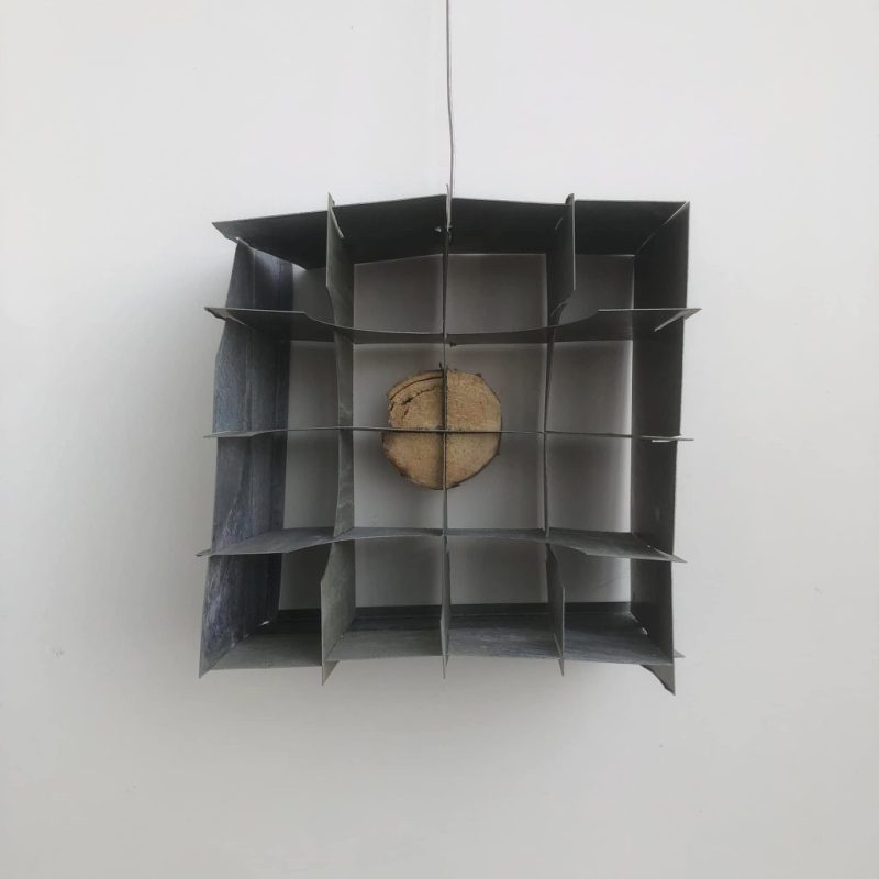 Oefening in constructie van de Werkelijkheid II: Vaas zonder zon zink 2025 Oefening in constructie van de Werkelijkheid II: Vaas zonder zon zink 2025